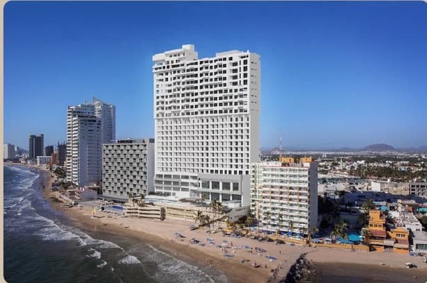 Courtyard by Marriott Mazatlán exterior associated with Grupo Mina's internal archive